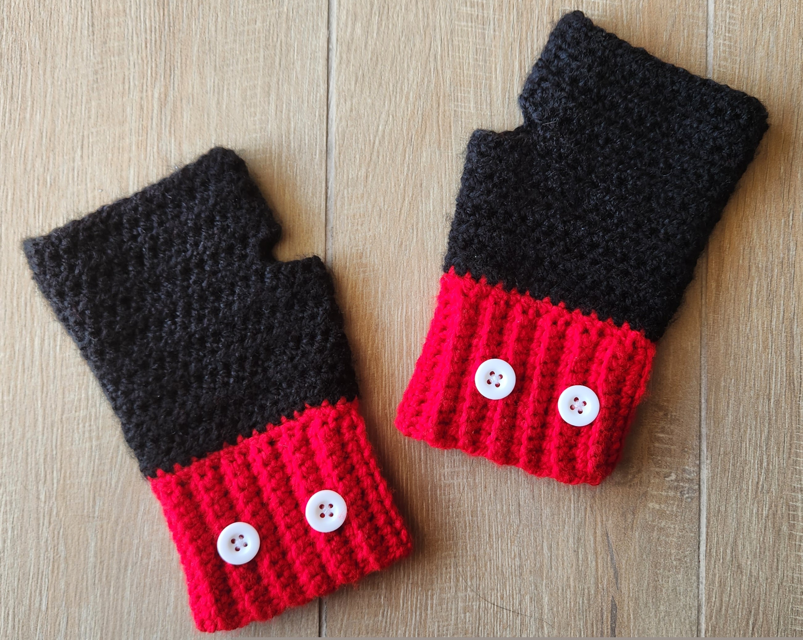 Crochet Mickey Mouse Fingerless Gloves | FREE Pattern + Video Tutorial ...