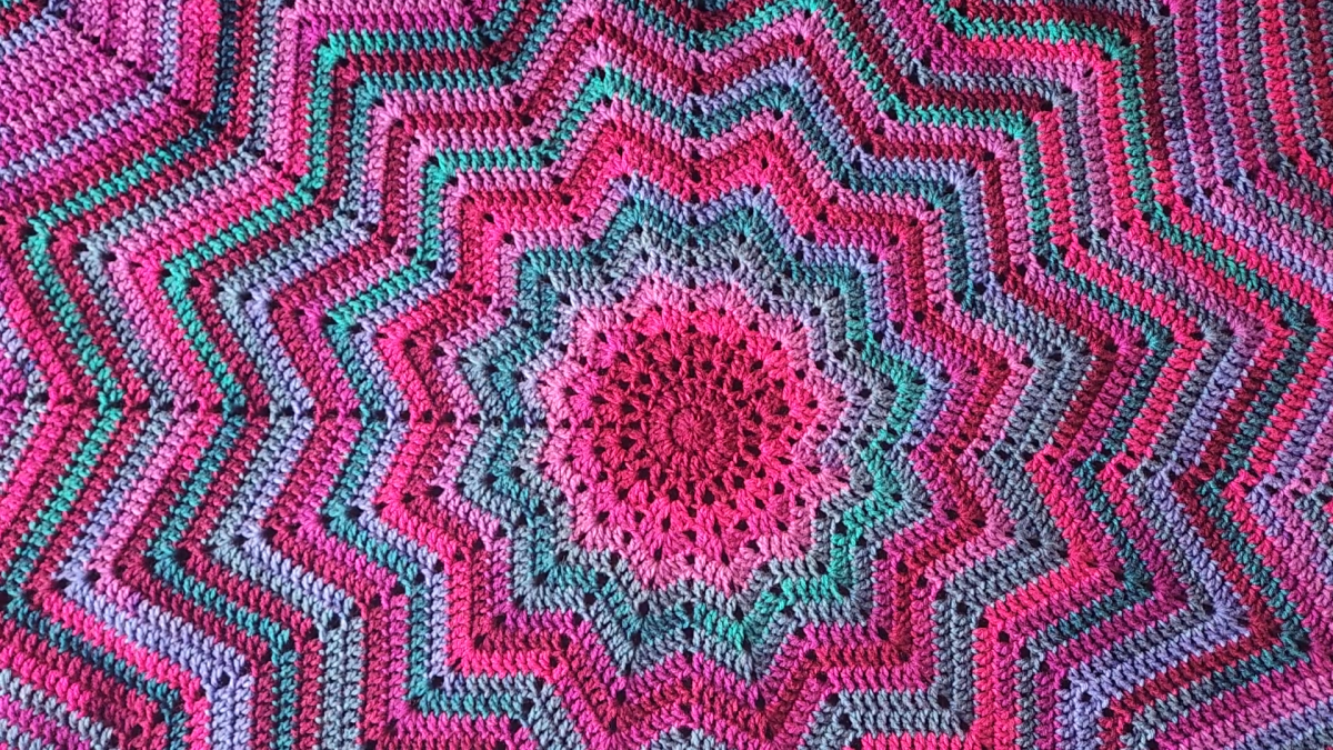 Crochet 12-Point Star Blanket | Free Pattern + Video&nbsp;Tutorial